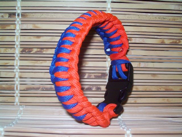 Half-Hitched Paracord Bracelet